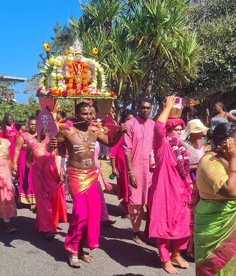 Blog__La__Réunion_visite_de_l'ile_Cavadee_Kavadi_hindouisme.jpg